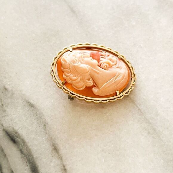 Vintage Carved Shell Cameo Brooch Gold Toned Metal Prong Set Pin Unsigned - Picture 3 of 7